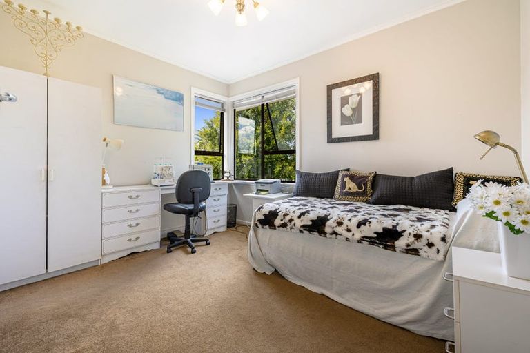 Photo of property in 31 Covil Avenue, Te Atatu South, Auckland, 0610