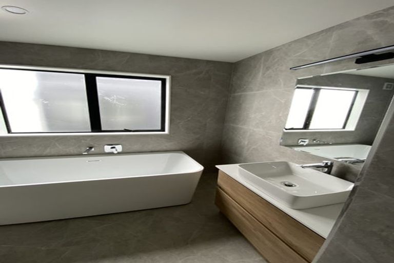 Photo of property in 36d Eastern Beach Road, Bucklands Beach, Auckland, 2012