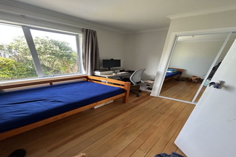 Photo of property in 15 Loasby Crescent, Newlands, Wellington, 6037