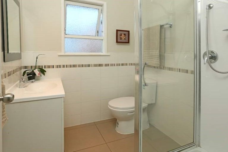 Photo of property in 60 Glendene Avenue, Glendene, Auckland, 0602