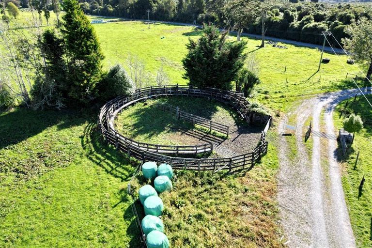 Photo of property in 200 Golf Links Road, Kaiata, Greymouth, 7805