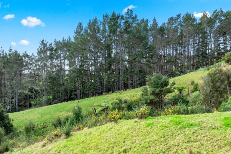 Photo of property in 408 Paremoremo Road, Paremoremo, Auckland, 0632