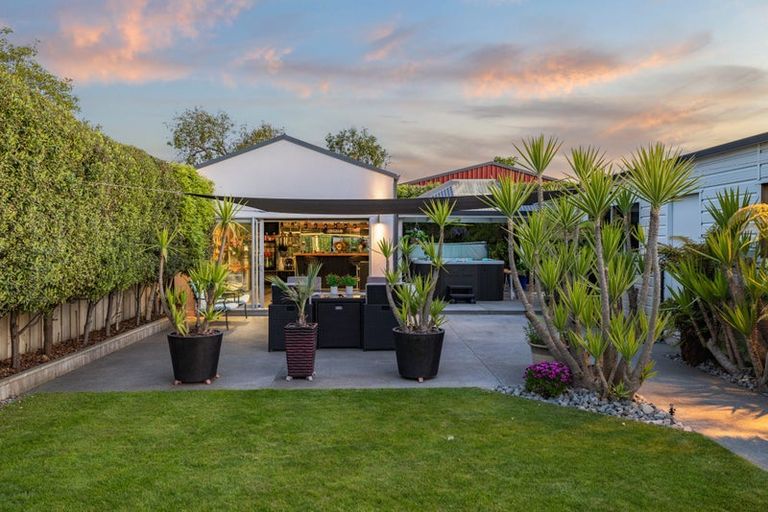 Photo of property in 250 Mairehau Road, Burwood, Christchurch, 8083