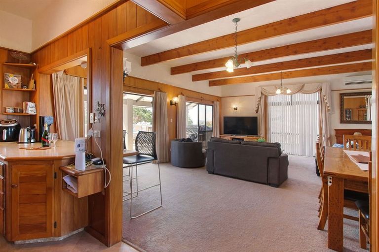 Photo of property in 1 Millen Place, Clarks Beach, 2122