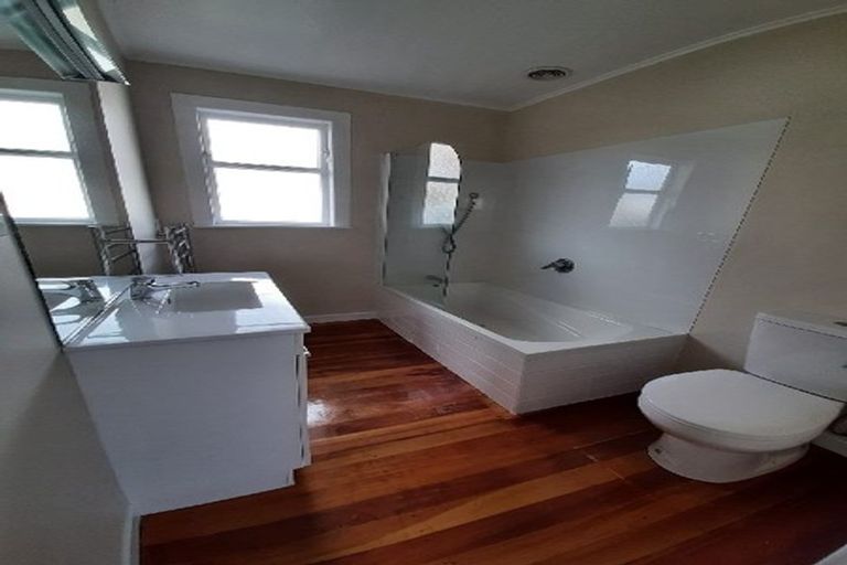 Photo of property in 70 Michael Road, Paraparaumu Beach, Paraparaumu, 5032