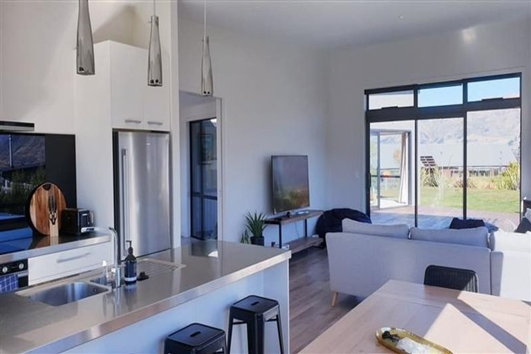 Photo of property in 6 Clutha Place, Wanaka, 9305