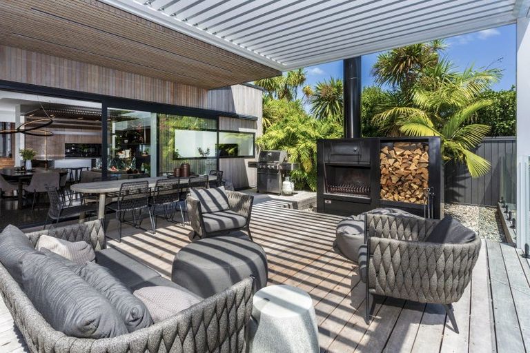 Photo of property in 11 Cheltenham Road, Devonport, Auckland, 0624