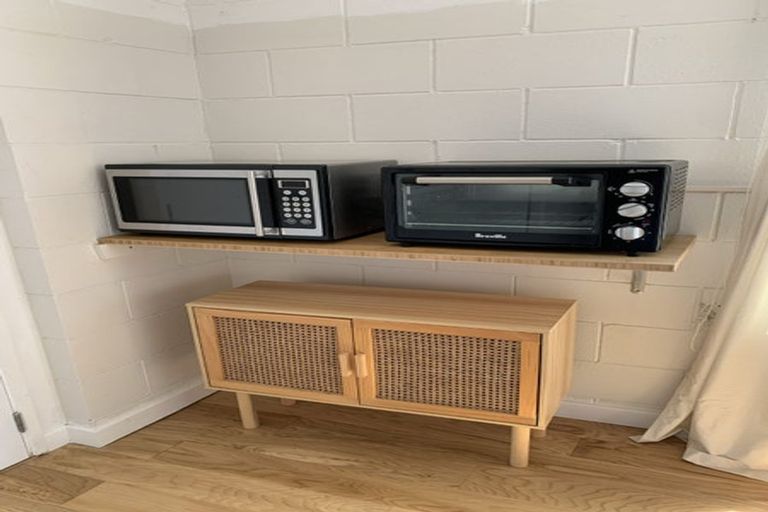 Photo of property in 4/87 Ocean View Road, Hillcrest, Auckland, 0627