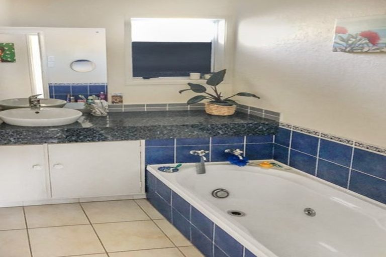 Photo of property in 73 Iranui Road, Inner Kaiti, Gisborne, 4010