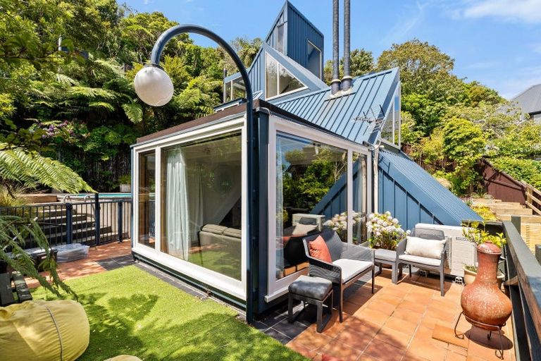 Photo of property in 52 Amapur Drive, Khandallah, Wellington, 6035