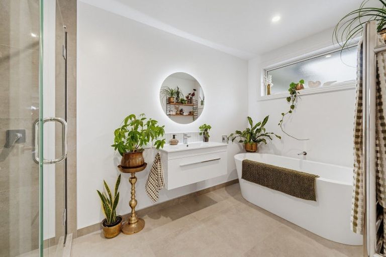 Photo of property in 4 Olearia Lane, Woodend, 7610
