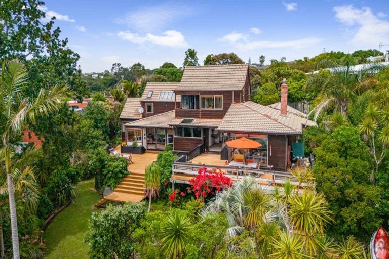 Photo of property in 3 Park Rise, Campbells Bay, Auckland, 0630