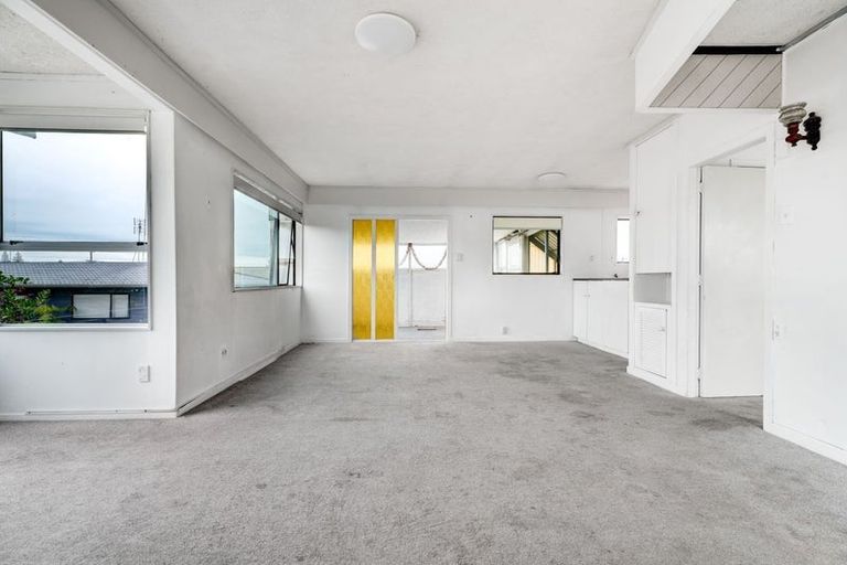 Photo of property in 141 Centreway Road, Orewa, 0931