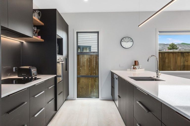 Photo of property in 3d Breakwater Way, Whitby, Porirua, 5024