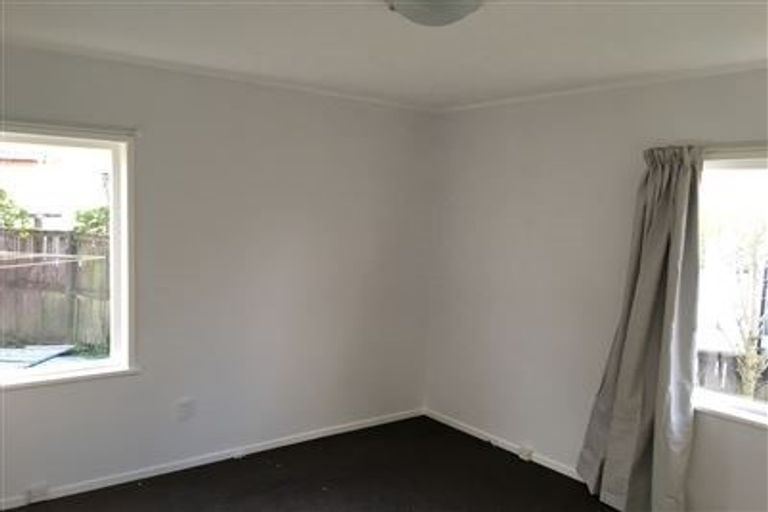 Photo of property in 123 Riverpark Crescent, Henderson, Auckland, 0610