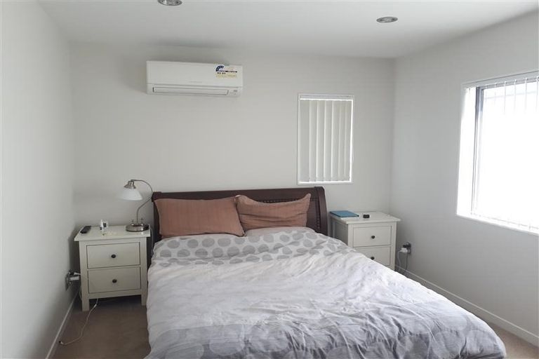 Photo of property in 16 Sohlue Place, Oteha, Auckland, 0632