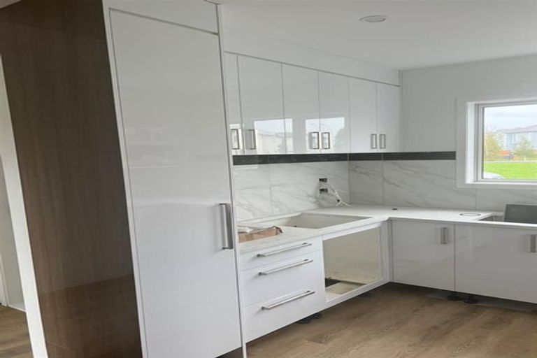 Photo of property in 25 Stitchbird Crescent, Papakura, 2110