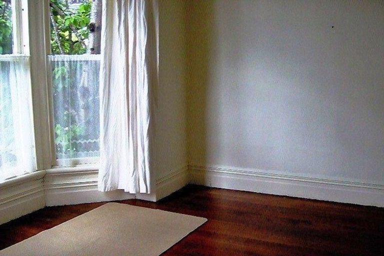 Photo of property in 98 Rolleston Street, Mount Cook, Wellington, 6021