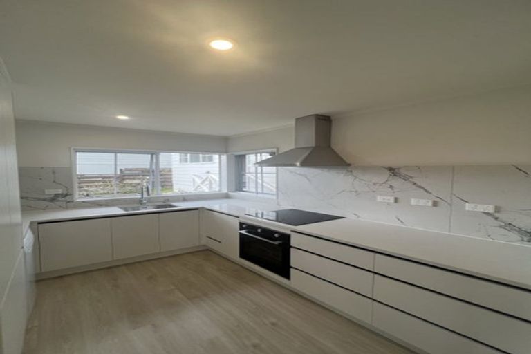 Photo of property in 2/71 Browns Bay Road, Browns Bay, Auckland, 0630