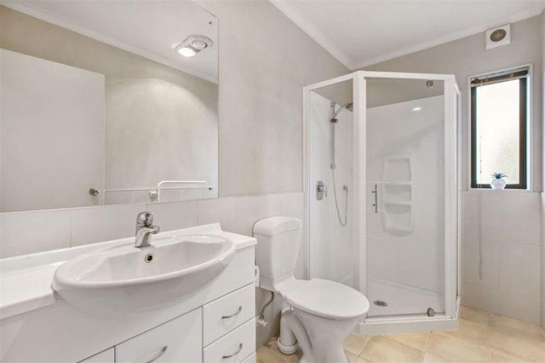 Photo of property in 24 Sarteano Drive, Manurewa, Auckland, 2105