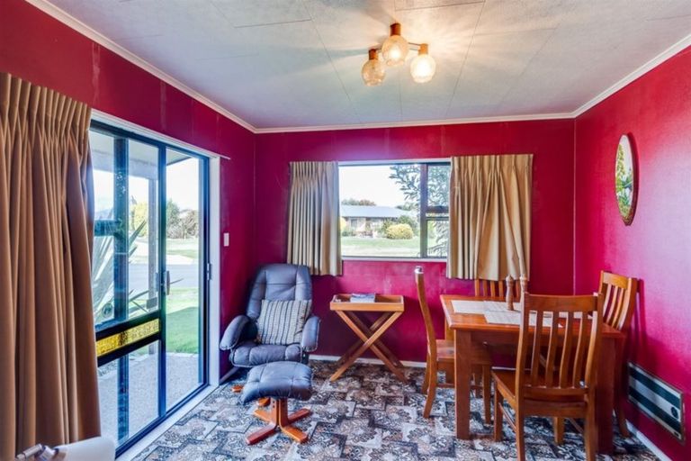 Photo of property in 2 Lannie Place, Greenmeadows, Napier, 4112