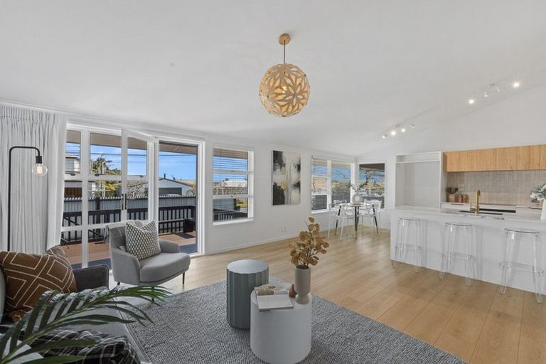 Photo of property in 3/50 Old Lake Road, Narrow Neck, Auckland, 0624