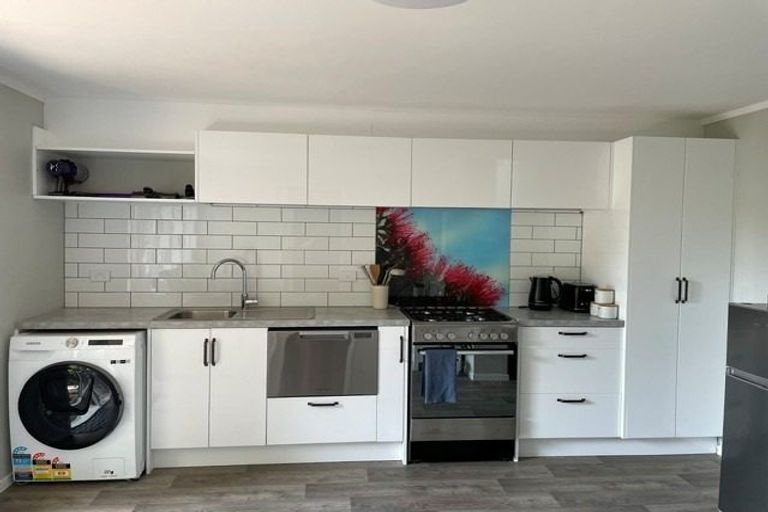 Photo of property in 10 Pamir Place, Welcome Bay, Tauranga, 3112