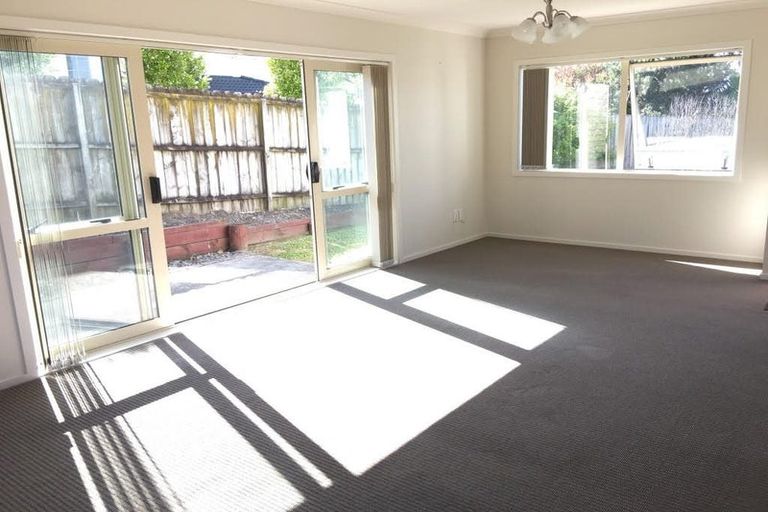 Photo of property in 76 Hugh Green Drive, Pinehill, Auckland, 0632