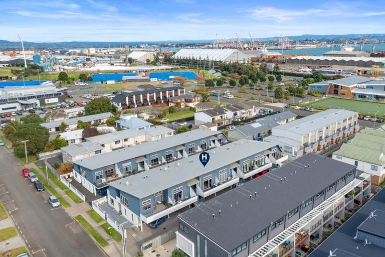 Photo of property in 40c Miro Street, Mount Maunganui, 3116