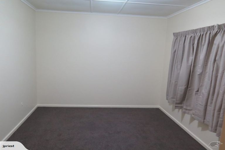 Photo of property in 14 Savoy Road, Glen Eden, Auckland, 0602