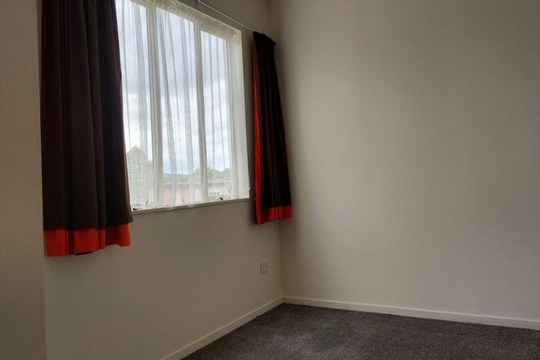 Photo of property in 10 Rosandich Drive, Sunnyvale, Auckland, 0612