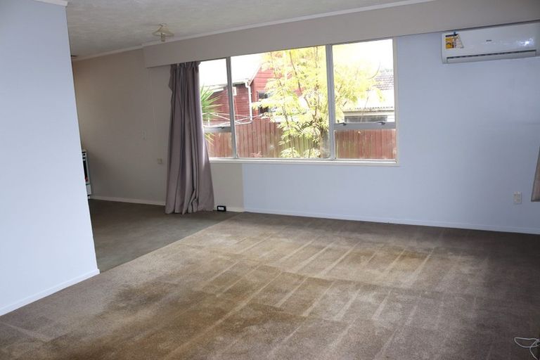 Photo of property in 2/199 Henderson Valley Road, Henderson, Auckland, 0612