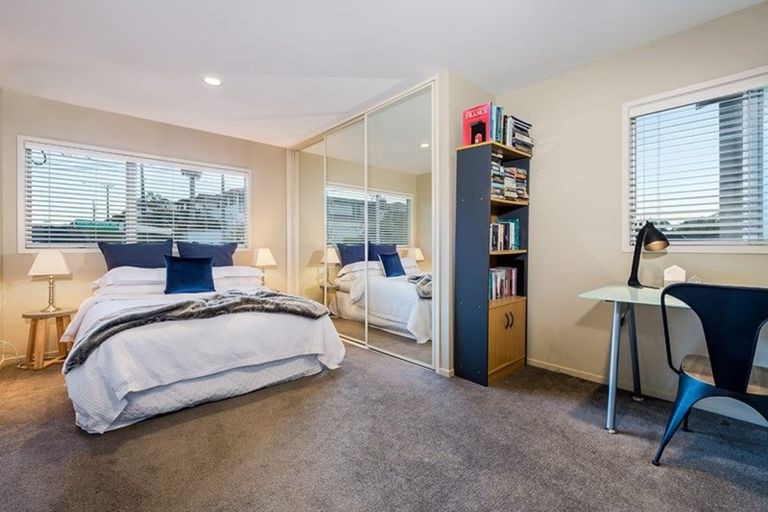 Photo of property in 20 Beechwood Road, Rothesay Bay, Auckland, 0630