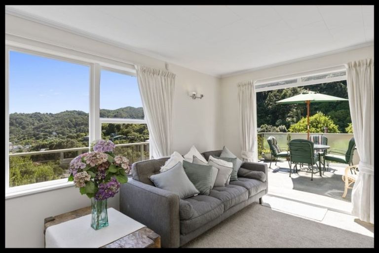Photo of property in 73 Walter Road, Lowry Bay, Lower Hutt, 5013