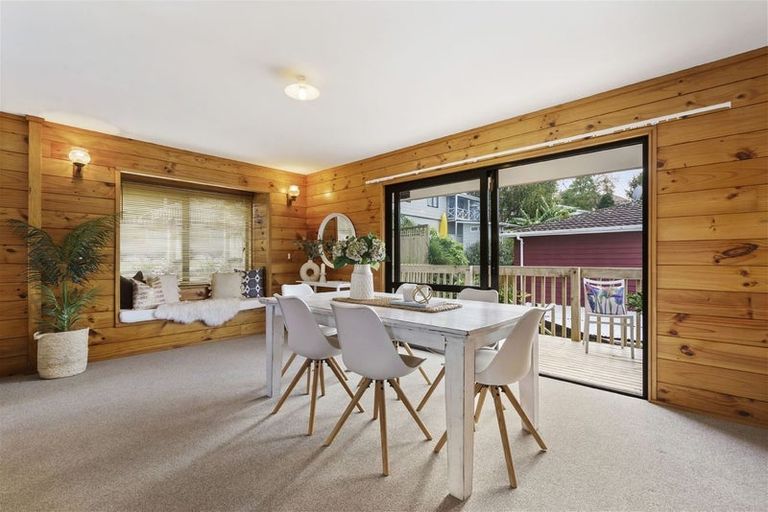 Photo of property in 2/11 Sunhaven Avenue, Glenfield, Auckland, 0629