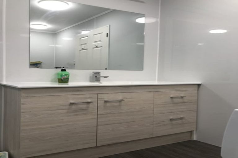 Photo of property in 10 Rua Street, Lyall Bay, Wellington, 6022