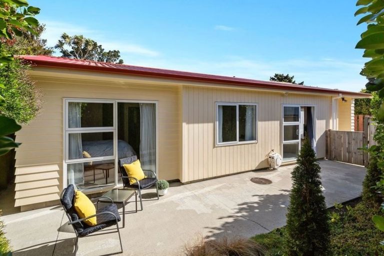 Photo of property in 29a Turville Crescent, Newlands, Wellington, 6037