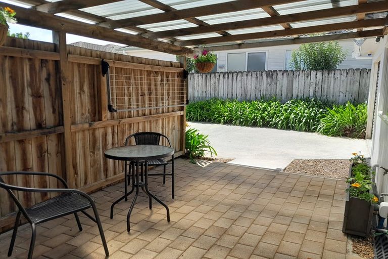 Photo of property in 52 Rodney Street, Howick, Auckland, 2014