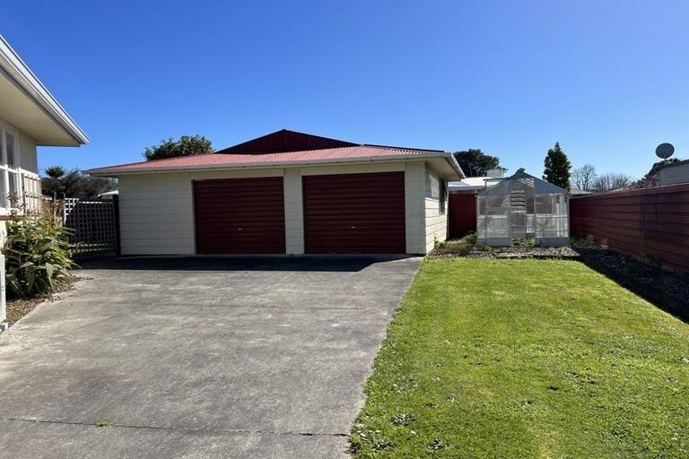 Photo of property in 18 Piper Place, Roslyn, Palmerston North, 4414