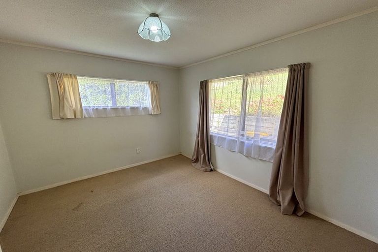 Photo of property in 22 Albatross Close, Whitby, Porirua, 5024