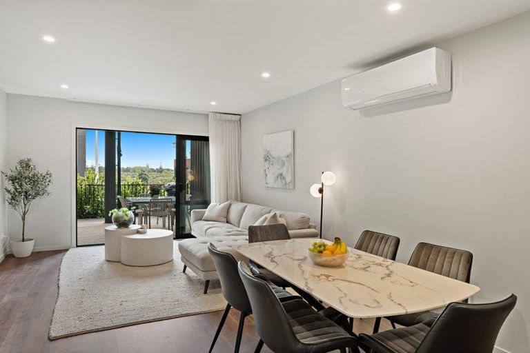 Photo of property in 116 Te Oneroa Way, Long Bay, Auckland, 0630