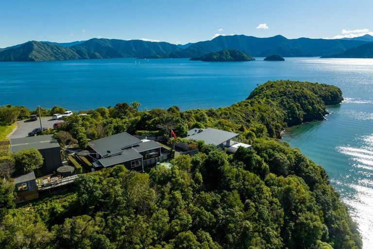 Photo of property in 313 Port Underwood Road, Whatamango Bay, Picton, 7281