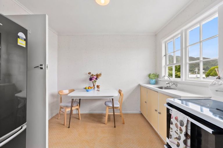 Photo of property in 1/95 Whites Line East, Waiwhetu, Lower Hutt, 5010