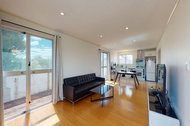 Photo of property in 8 Leatham Crescent, Opaheke, Papakura, 2113