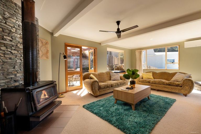 Photo of property in 141 Wynyard Crescent, Fernhill, Queenstown, 9300