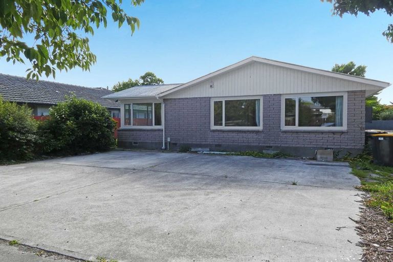 Photo of property in 8 Clonbern Place, Upper Riccarton, Christchurch, 8041