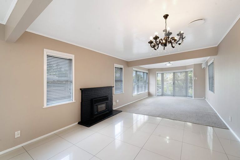 Photo of property in 16 Coniston Avenue, Te Atatu South, Auckland, 0610