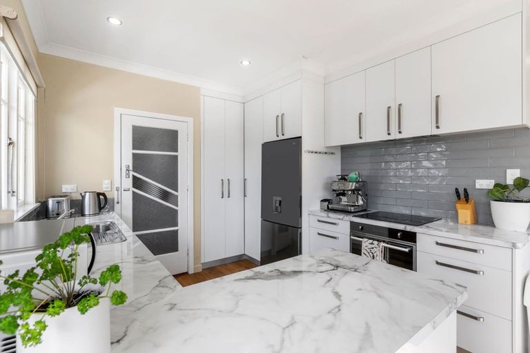 Photo of property in 157 Mangorei Road, Merrilands, New Plymouth, 4312