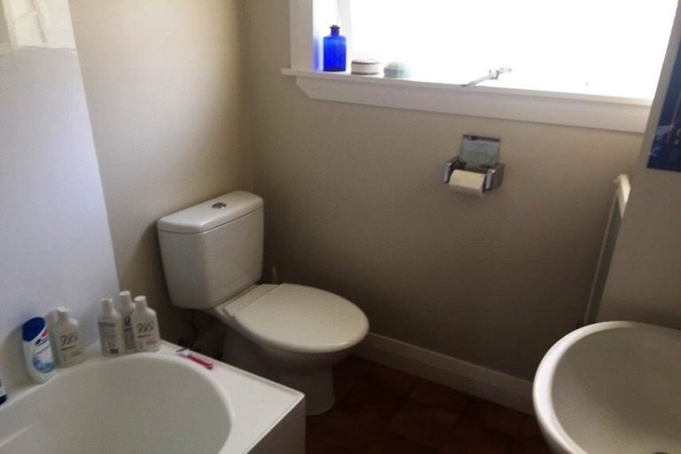 Photo of property in 8 Moffitt Street, Vogeltown, Wellington, 6021