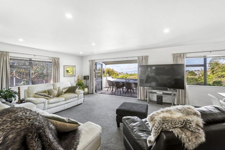 Photo of property in 2/16 Law Street, Torbay, Auckland, 0630